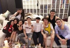 Baby黄晓明的朋友圈好神奇,她和他原来都在里面